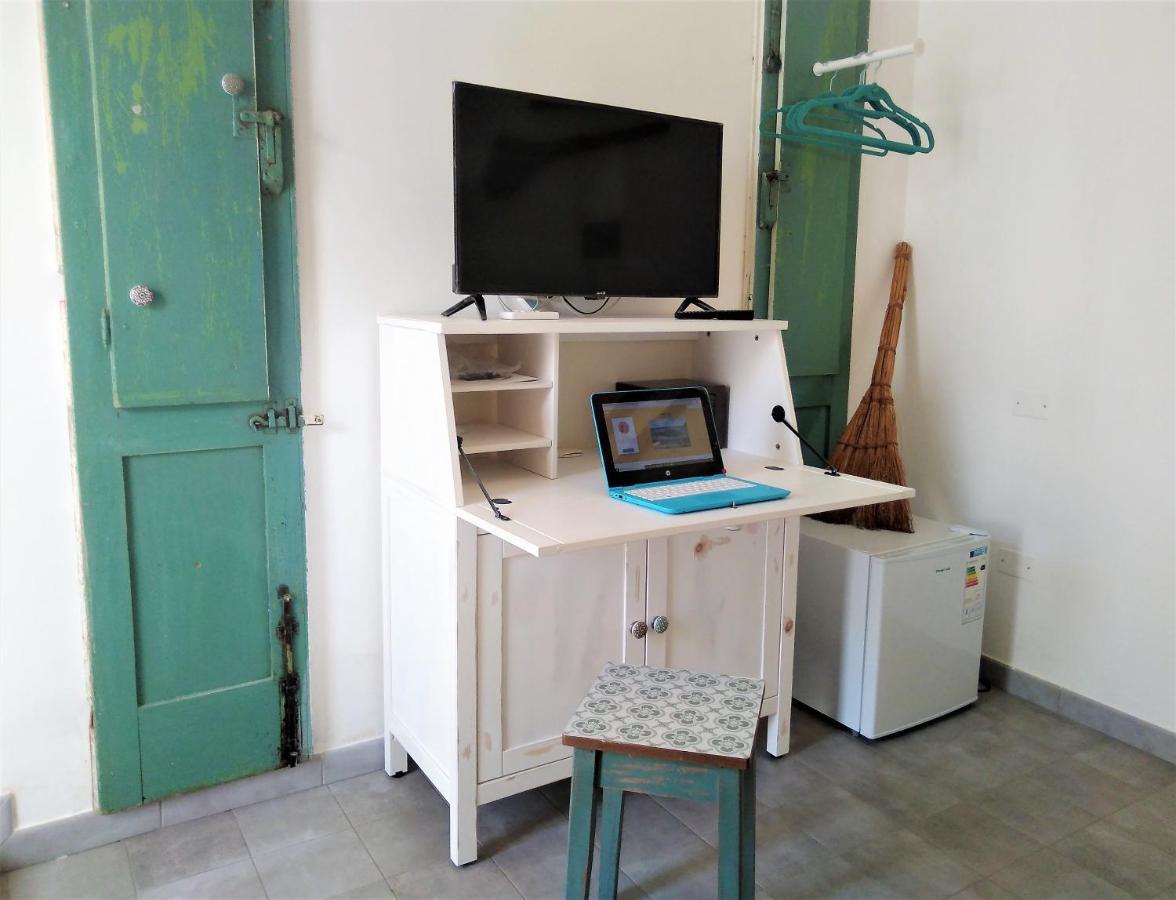 Li Perrini Boutique B&B Acquarica Bagian luar foto