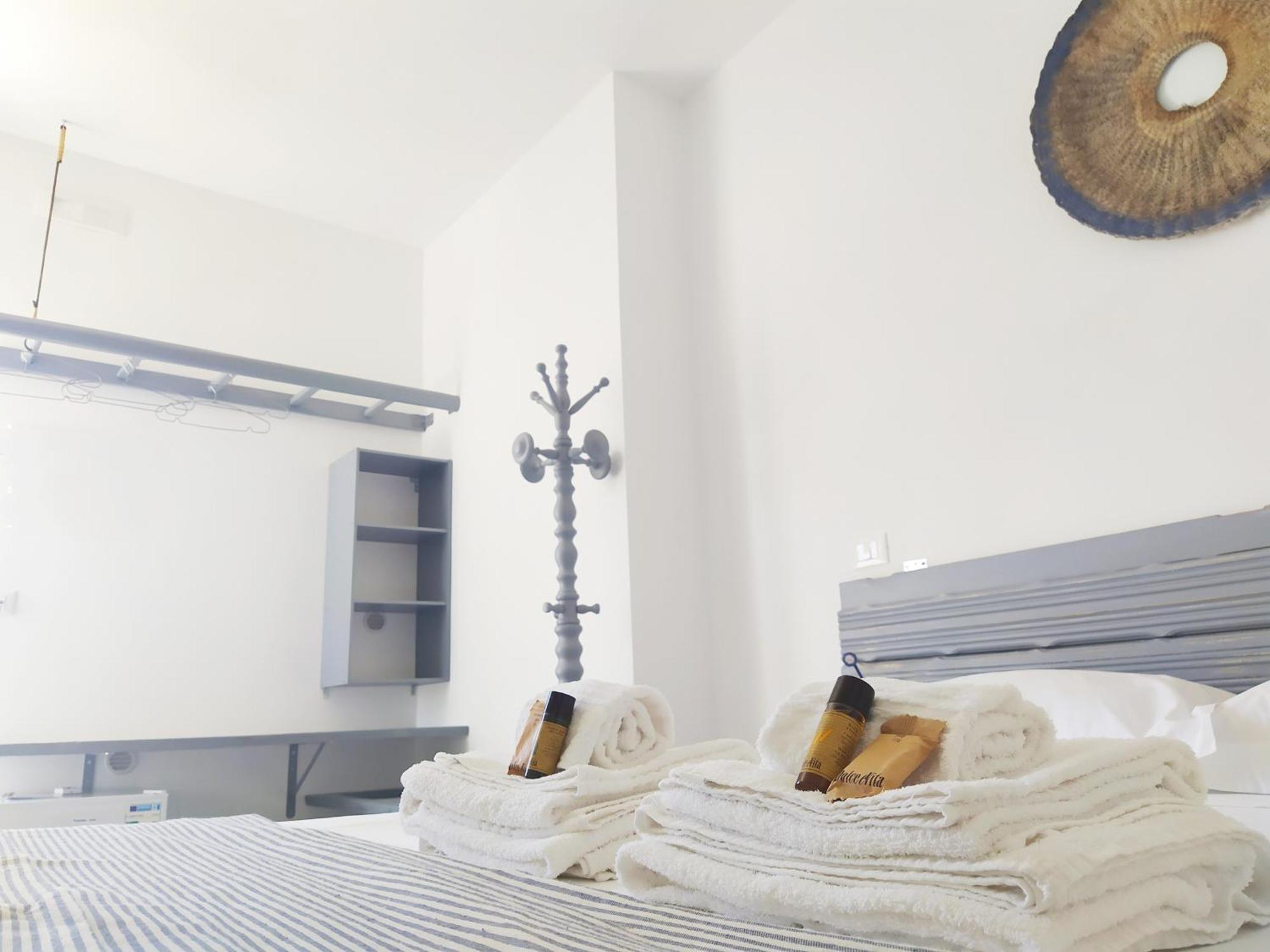 Li Perrini Boutique B&B Acquarica Ruang foto